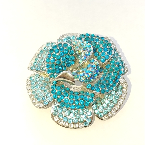 Gilded Boutique Jewelry - Rose brooch Aqua/turquoise/teal NWT